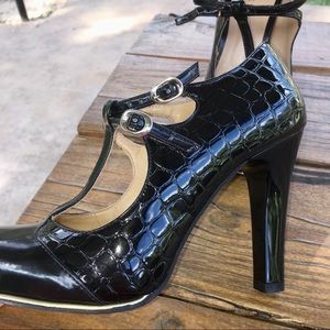 Black shiny Nine West heels